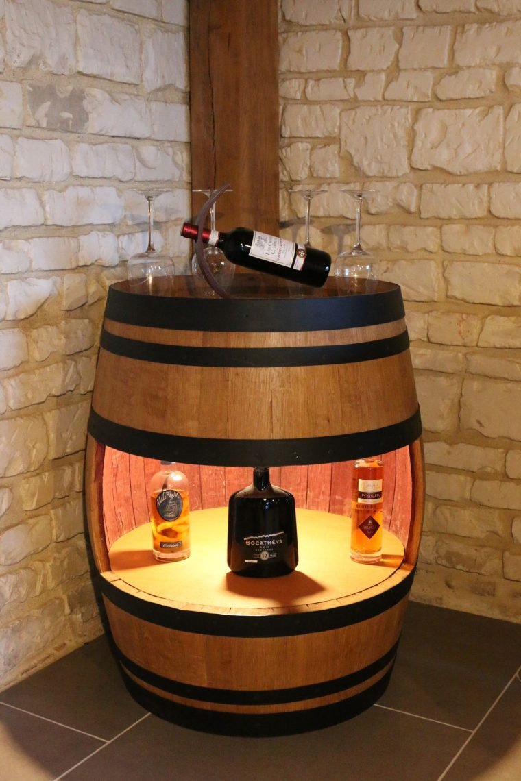 Tonneau bar avec éclairage intérieur