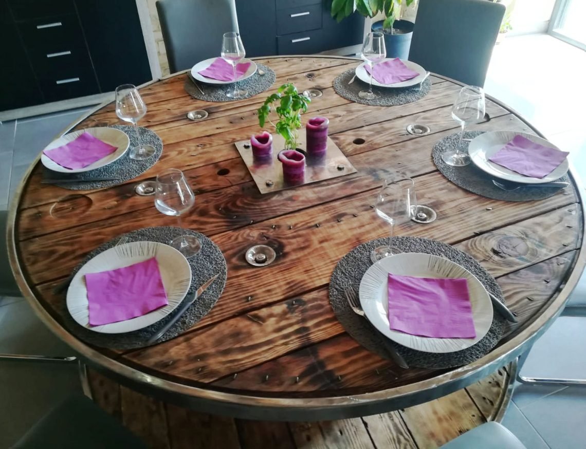 Table à manger à partir d'un plateau