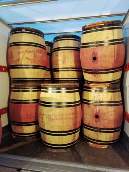 Une cargaison de tonneaux
