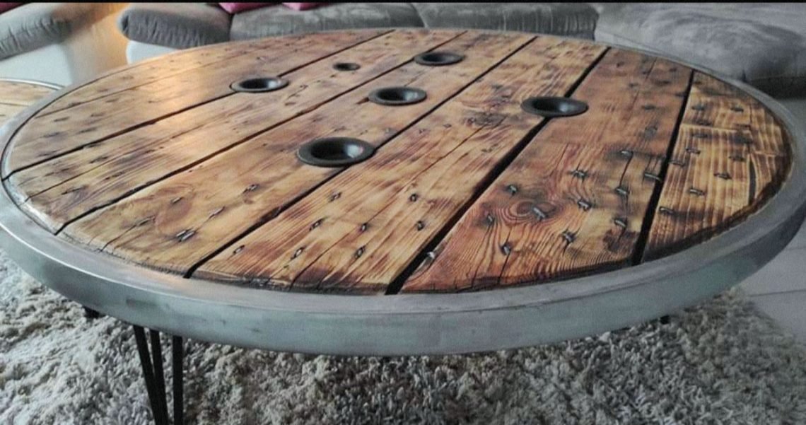 Table basse à base de plateau