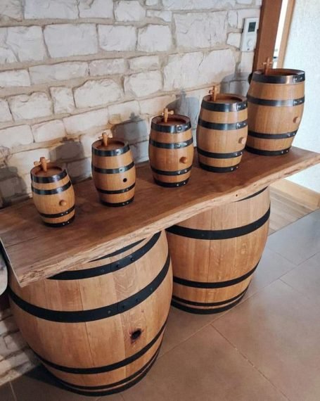 Différents modèles et tailles de tonneaux et barriques