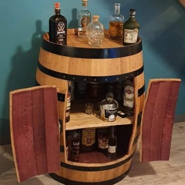 Tonneau bar avec portes et étagère intérieure