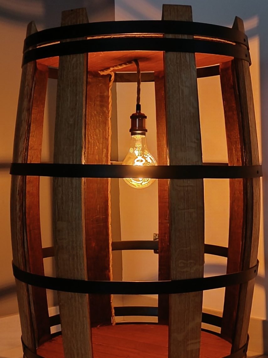Tonneau déstructuré style industriel lampe intégrée